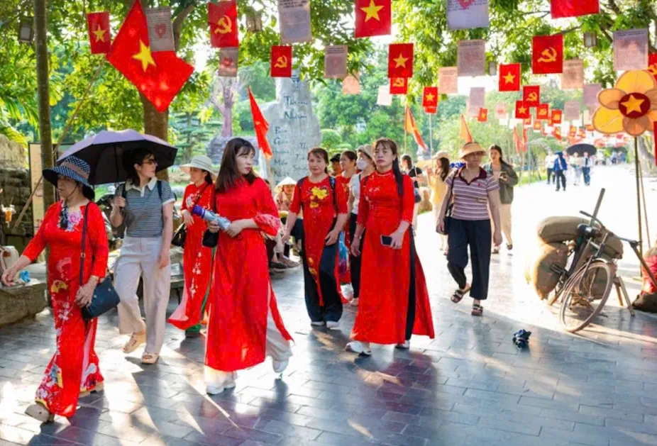 Ninh Bình bứt phá mùa lễ: Hành trình trải nghiệm đa sắc níu chân du khách Ninh Bình bứt phá mùa lễ: Hành trình trải nghiệm đa sắc níu chân du khách