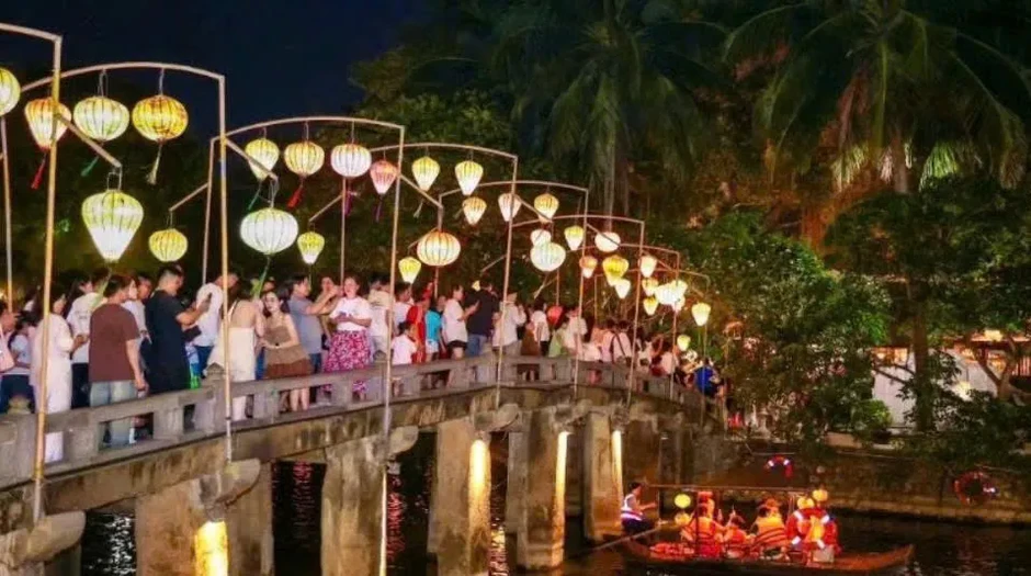 Ninh Bình bứt phá mùa lễ: Hành trình trải nghiệm đa sắc níu chân du khách Ninh Bình bứt phá mùa lễ: Hành trình trải nghiệm đa sắc níu chân du khách