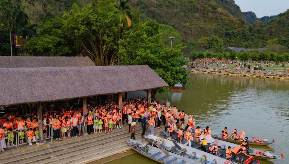 Ninh Bình bứt phá mùa lễ: Hành trình trải nghiệm đa sắc níu chân du khách Ninh Bình bứt phá mùa lễ: Hành trình trải nghiệm đa sắc níu chân du khách