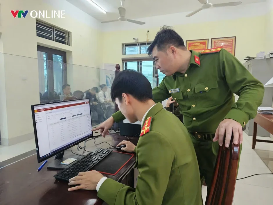 Ninh Bình: Công an phường Kim Thanh khẩn trương làm sạch dữ liệu dân cư, phục vụ bầu cử Ninh Bình: Công an phường Kim Thanh khẩn trương làm sạch dữ liệu dân cư, phục vụ bầu cử