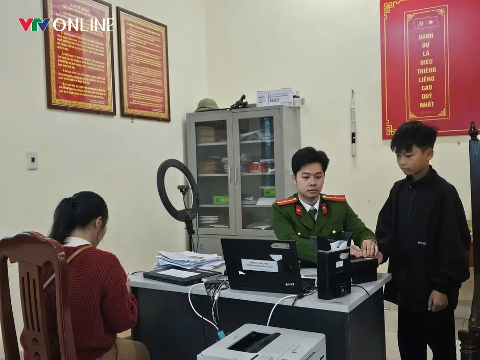 Ninh Bình: Công an phường Kim Thanh khẩn trương làm sạch dữ liệu dân cư, phục vụ bầu cử Ninh Bình: Công an phường Kim Thanh khẩn trương làm sạch dữ liệu dân cư, phục vụ bầu cử