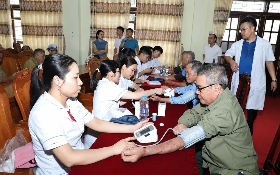 Ninh Bình đưa dịch vụ y tế chất lượng cao đến tận cơ sở Ninh Bình đưa dịch vụ y tế chất lượng cao đến tận cơ sở