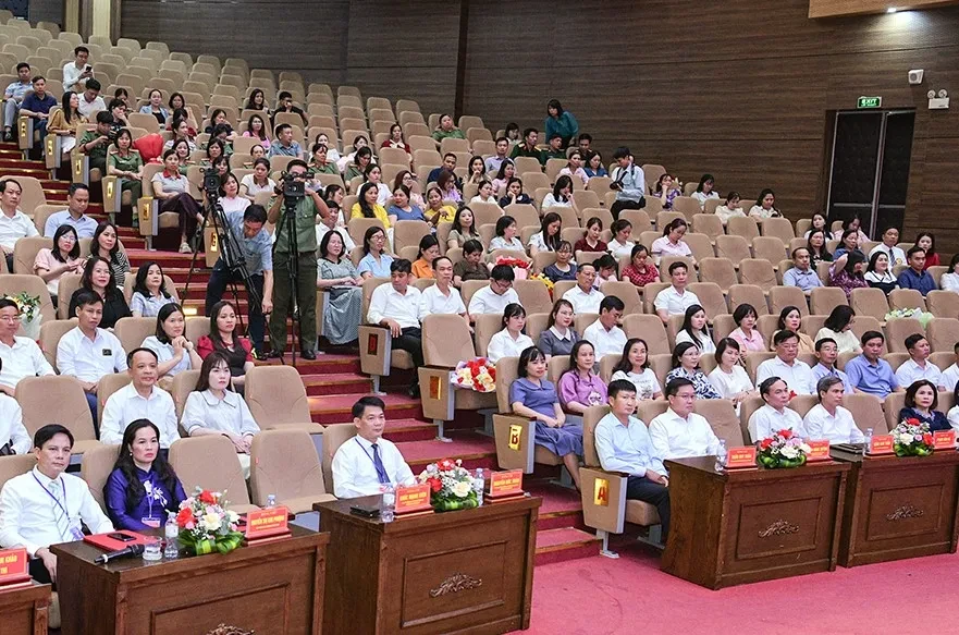 Ninh Bình: Đưa nghị quyết vào cuộc sống từ những “người truyền lửa” Ninh Bình: Đưa nghị quyết vào cuộc sống từ những “người truyền lửa”