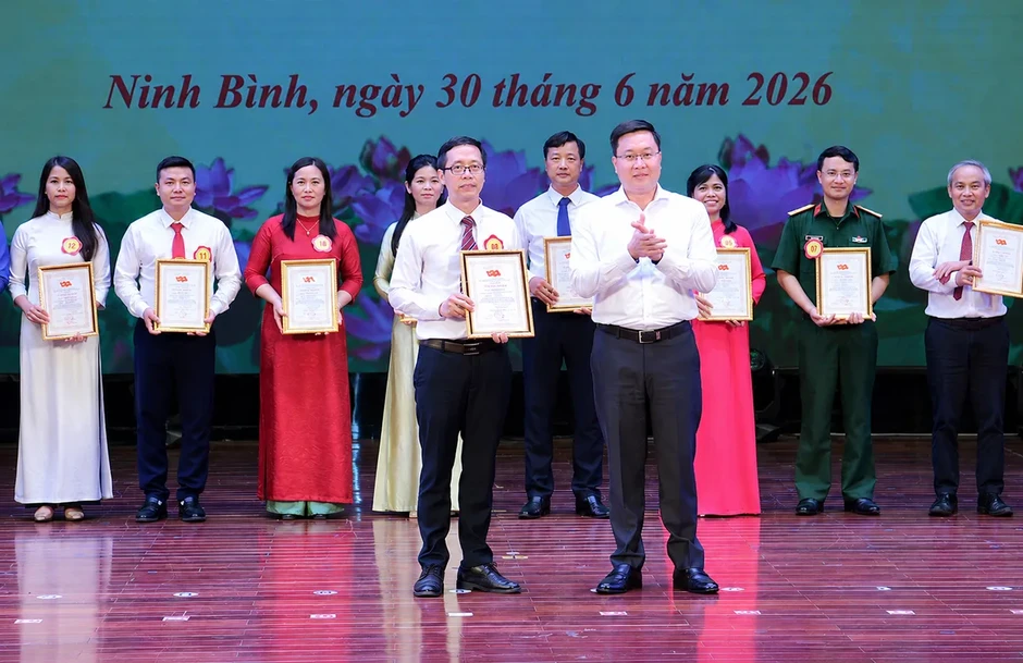 Ninh Bình: Đưa nghị quyết vào cuộc sống từ những “người truyền lửa” Ninh Bình: Đưa nghị quyết vào cuộc sống từ những “người truyền lửa”