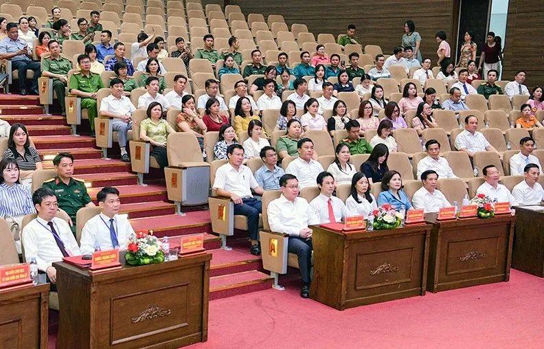 Ninh Bình: Đưa nghị quyết vào cuộc sống từ những “người truyền lửa” Ninh Bình: Đưa nghị quyết vào cuộc sống từ những “người truyền lửa”