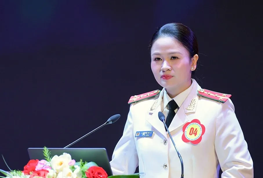 Ninh Bình: Đưa nghị quyết vào cuộc sống từ những “người truyền lửa” Ninh Bình: Đưa nghị quyết vào cuộc sống từ những “người truyền lửa”