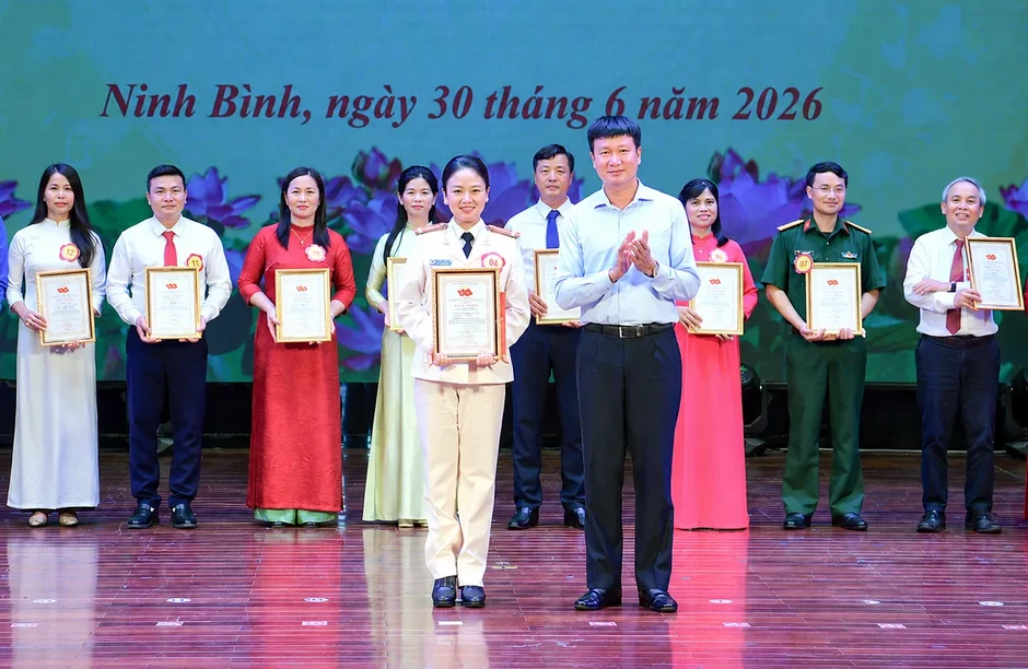 Ninh Bình: Đưa nghị quyết vào cuộc sống từ những “người truyền lửa” Ninh Bình: Đưa nghị quyết vào cuộc sống từ những “người truyền lửa”