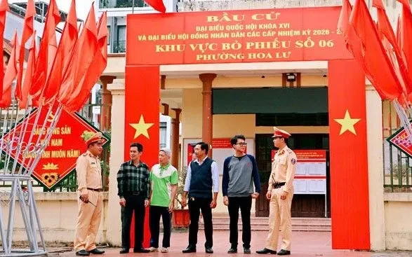 Ninh Bình: Giữ nhịp giao thông thông suốt cho "Ngày hội non sông" Ninh Bình: Giữ nhịp giao thông thông suốt cho "Ngày hội non sông"