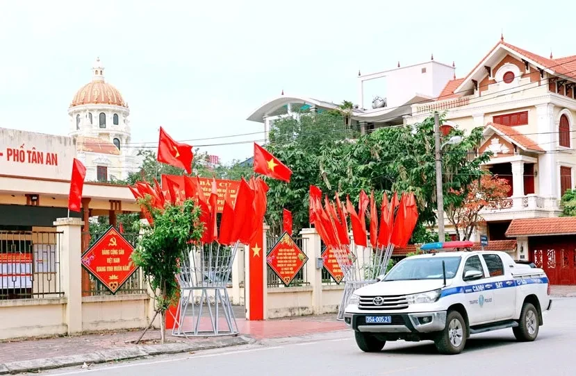 Ninh Bình: Giữ nhịp giao thông thông suốt cho "Ngày hội non sông" Ninh Bình: Giữ nhịp giao thông thông suốt cho "Ngày hội non sông"