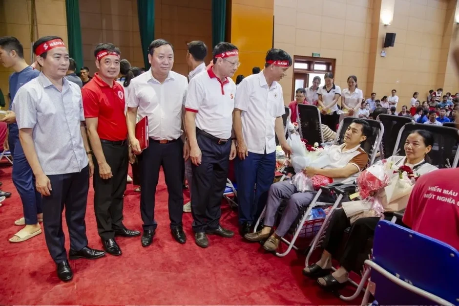 Ninh Bình: Hành trình đỏ lan tỏa nghĩa cử nhân ái Ninh Bình: Hành trình đỏ lan tỏa nghĩa cử nhân ái