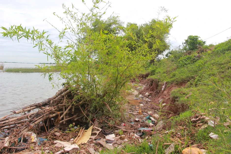 Ninh Bình khẩn trương bảo vệ sáu trọng điểm đê điều xung yếu Ninh Bình khẩn trương bảo vệ sáu trọng điểm đê điều xung yếu