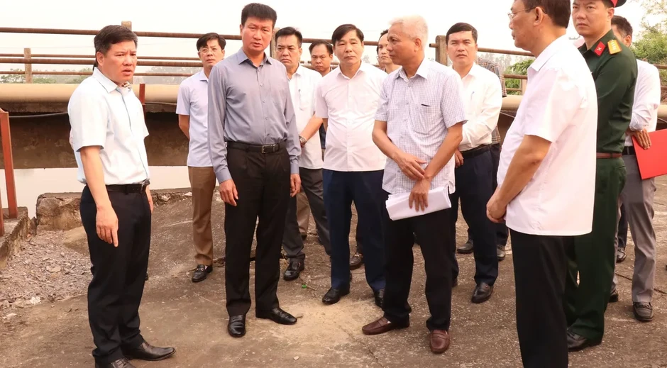 Ninh Bình khẩn trương bảo vệ sáu trọng điểm đê điều xung yếu Ninh Bình khẩn trương bảo vệ sáu trọng điểm đê điều xung yếu