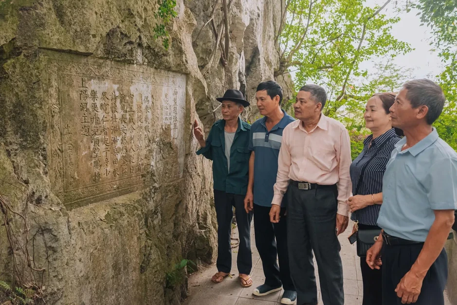 Ninh Bình: Ma nhai núi Non Nước - Những trang sử khắc trên đá và hành trình vươn tầm di sản thế giới Ninh Bình: Ma nhai núi Non Nước - Những trang sử khắc trên đá và hành trình vươn tầm di sản thế giới