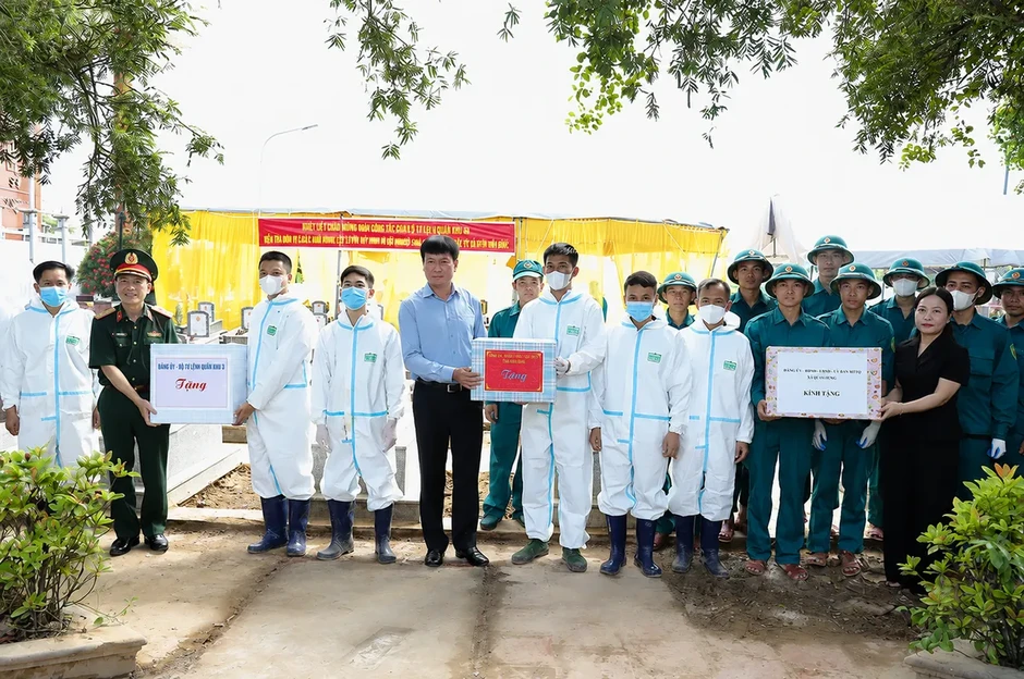 Ninh Bình: Từ những phần mộ chưa tên đến những mái nhà mới của nghĩa tình đồng đội Ninh Bình: Từ những phần mộ chưa tên đến những mái nhà mới của nghĩa tình đồng đội