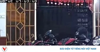 Nổ lớn khiến căn nhà bị hỏng nặng và 2 người bị thương ở TP.HCM