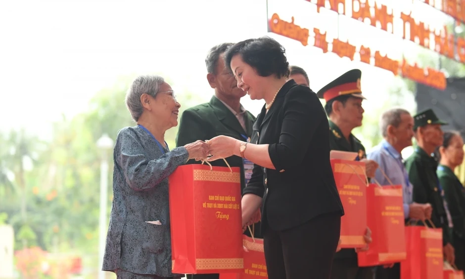 Nỗ lực 500 ngày đêm quy tập hàng nghìn hài cốt liệt sĩ Nỗ lực 500 ngày đêm quy tập hàng nghìn hài cốt liệt sĩ