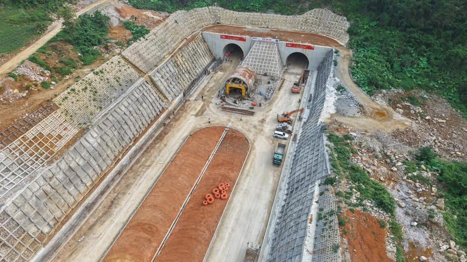 Nỗ lực thi công đưa cao tốc Hữu Nghị - Chi Lăng và Đồng Đăng - Trà Lĩnh sớm về đích