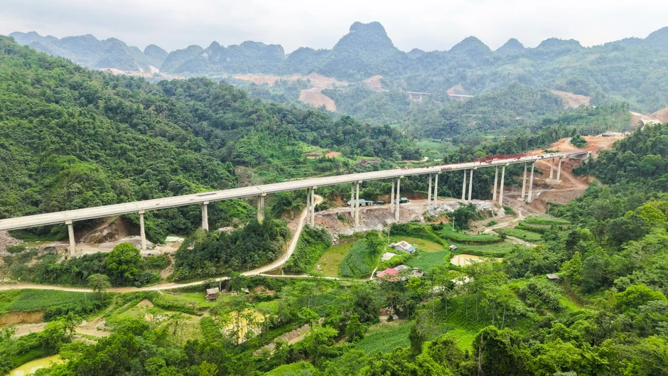 Nỗ lực thi công đưa cao tốc Hữu Nghị - Chi Lăng và Đồng Đăng - Trà Lĩnh sớm về đích