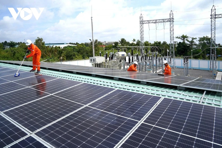 Nỗ lực tiết kiệm điện và làm điện mặt trời mái nhà để ứng phó nắng nóng Nỗ lực tiết kiệm điện và làm điện mặt trời mái nhà để ứng phó nắng nóng