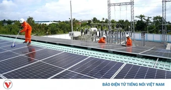 Nỗ lực tiết kiệm điện và làm điện mặt trời mái nhà để ứng phó nắng nóng