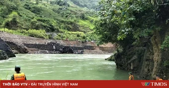 Nỗ lực tìm kiếm hai cháu mất tích trên sông Nho Quế