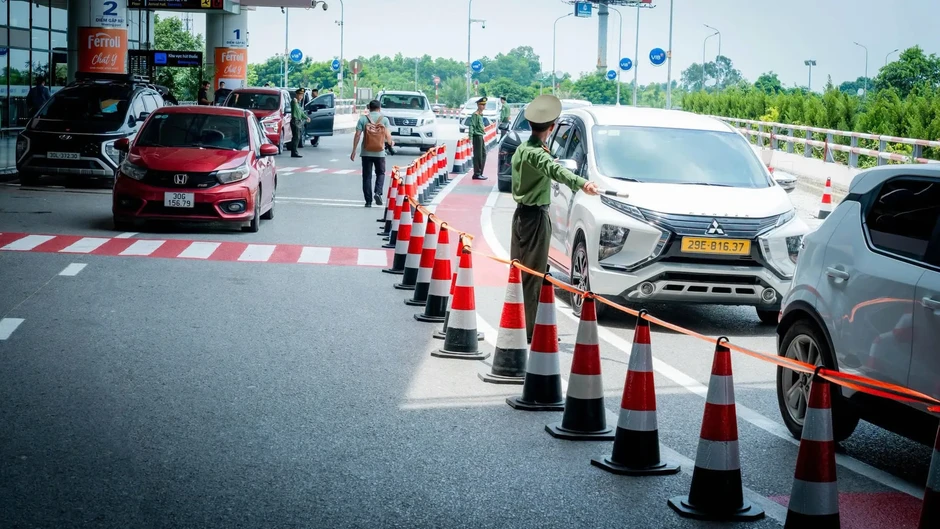 Nội Bài thông thoáng trong ngày đầu phân luồng mới Nội Bài thông thoáng trong ngày đầu phân luồng mới