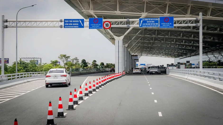 Nội Bài thông thoáng trong ngày đầu phân luồng mới Nội Bài thông thoáng trong ngày đầu phân luồng mới