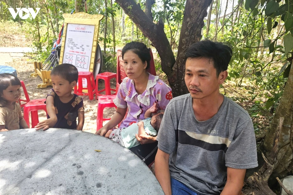 Nỗi đau của gia đình mất 2 người con vì đuối nước trên sông Trà Khúc ở Quảng Ngãi Nỗi đau của gia đình mất 2 người con vì đuối nước trên sông Trà Khúc ở Quảng Ngãi