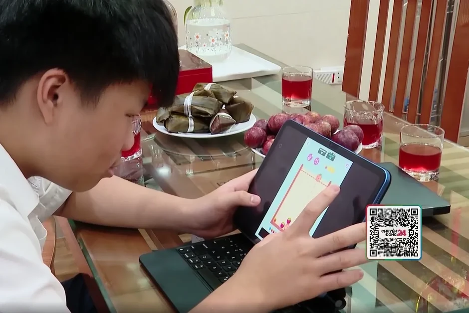 Nỗi lo của cha mẹ trước những "cạm bẫy" độc hại trên không gian mạng Nỗi lo của cha mẹ trước những "cạm bẫy" độc hại trên không gian mạng