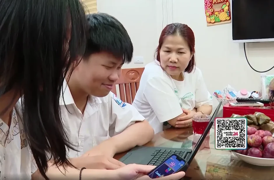 Nỗi lo của cha mẹ trước những "cạm bẫy" độc hại trên không gian mạng Nỗi lo của cha mẹ trước những "cạm bẫy" độc hại trên không gian mạng