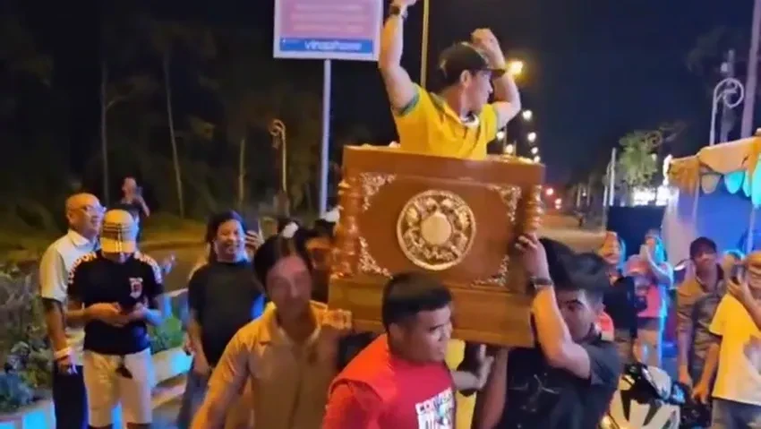 Nóng trên mạng tuần qua (1-7/6): Cảnh báo "bẫy" hợp đồng kỳ nghỉ Nóng trên mạng tuần qua (1-7/6): Cảnh báo "bẫy" hợp đồng kỳ nghỉ