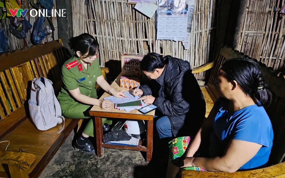 Nữ Công an vùng cao học Bác từ những việc làm gần dân Nữ Công an vùng cao học Bác từ những việc làm gần dân