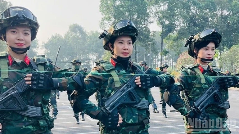 Nữ quân nhân “giỏi việc nước, đảm việc nhà” Nữ quân nhân “giỏi việc nước, đảm việc nhà”