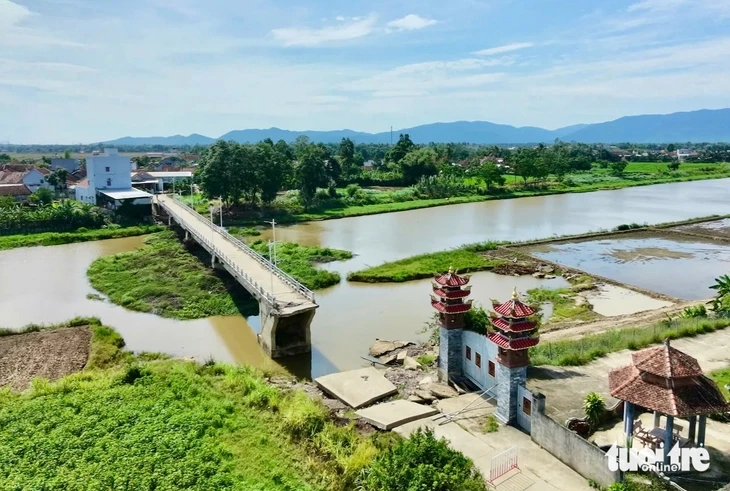 Nửa năm sau lũ lịch sử, nhiều cầu đường ở đông Đắk Lắk vẫn chưa được sửa Nửa năm sau lũ lịch sử, nhiều cầu đường ở đông Đắk Lắk vẫn chưa được sửa