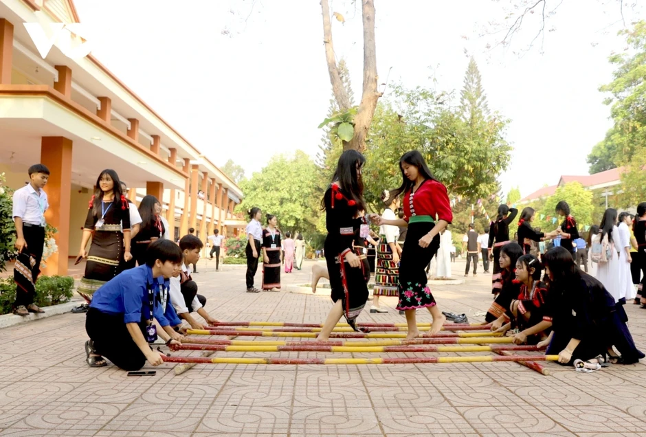 Nửa thế kỷ “ươm mầm" cán bộ từ mái trường THPT Dân tộc nội trú N’ Trang Lơng Nửa thế kỷ “ươm mầm" cán bộ từ mái trường THPT Dân tộc nội trú N’ Trang Lơng