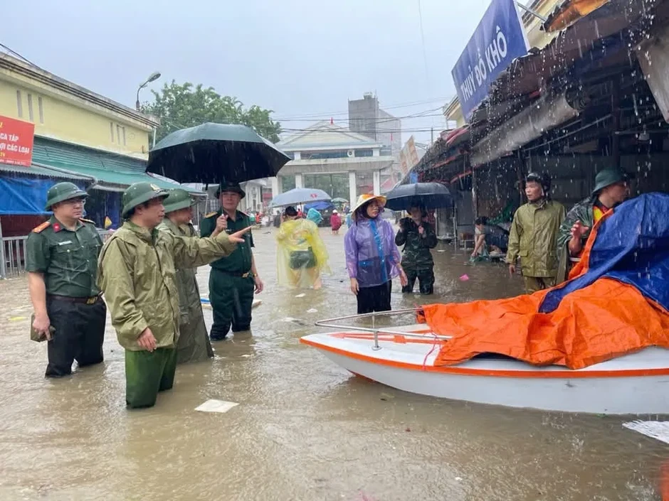Nước sông Kỳ Cùng dâng cao, hơn 800 tiểu thương chạy hàng hóa