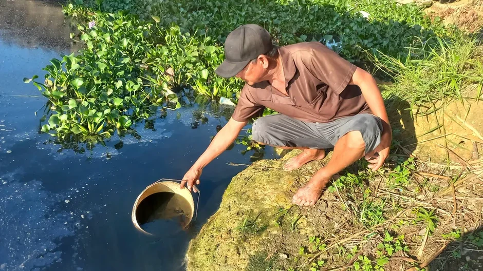 Nước thải cụm công nghiệp gây ô nhiễm kênh chìm Sơn Tịnh Nước thải cụm công nghiệp gây ô nhiễm kênh chìm Sơn Tịnh