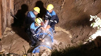 Nước yếu vì khắc phục sự cố bể đường ống ở phường Bình Phú, Thành phố Hồ Chí Minh