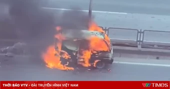 Ô tô chở vật liệu xây dựng bốc cháy trên đường Vành đai 3