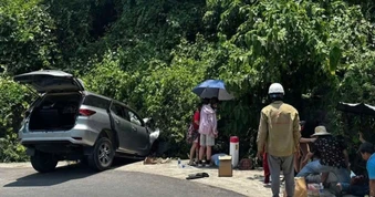Ô tô lao xuống mương đèo Hòn Bà, 6 người gặp nạn