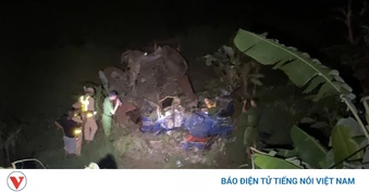 Ô tô mất lái lao xuống taluy âm khiến 3 người thương vong ở Sơn La
