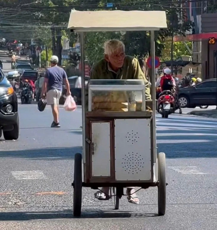 Ông lão bán kem 40 năm qua đời, 'nhiều người Kon Tum buồn thương, hoài niệm' Ông lão bán kem 40 năm qua đời, 'nhiều người Kon Tum buồn thương, hoài niệm'