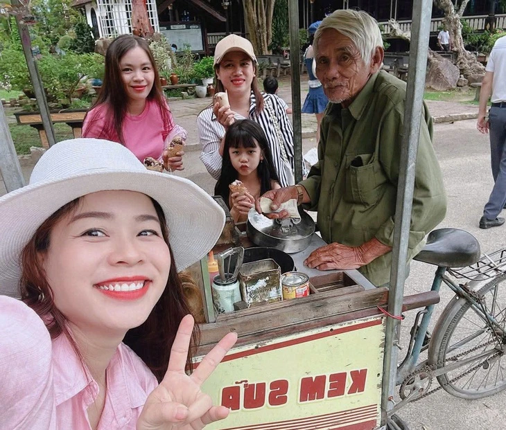 Ông lão bán kem 40 năm qua đời, 'nhiều người Kon Tum buồn thương, hoài niệm' Ông lão bán kem 40 năm qua đời, 'nhiều người Kon Tum buồn thương, hoài niệm'
