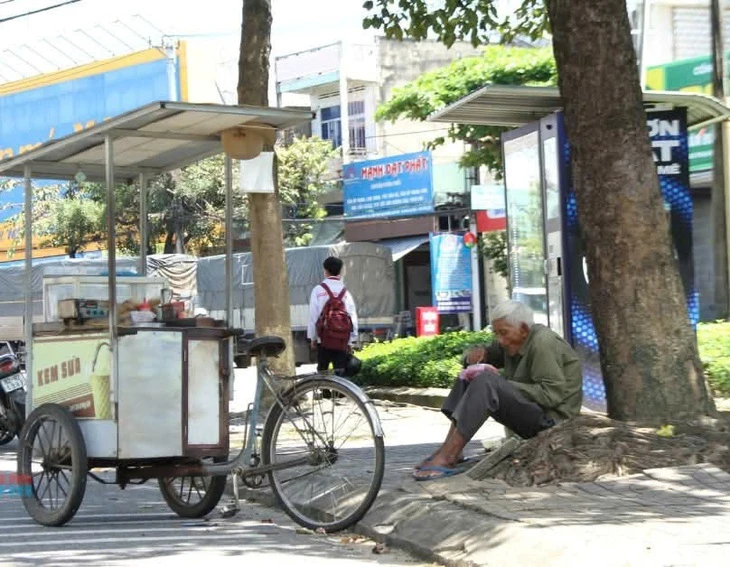 Ông lão bán kem 40 năm qua đời, 'nhiều người Kon Tum buồn thương, hoài niệm' Ông lão bán kem 40 năm qua đời, 'nhiều người Kon Tum buồn thương, hoài niệm'