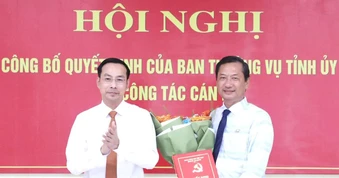 Ông Lê Văn Chuyển giữ chức Giám đốc Báo và Phát thanh - Truyền hình An Giang