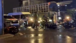 Ôtô tông liên hoàn dưới trời mưa lớn khiến xe máy ngã la liệt, một người tử vong