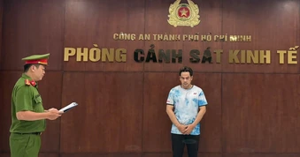 Phá đường dây bán giày giả mạo thương hiệu Nike, Adidas ở TPHCM