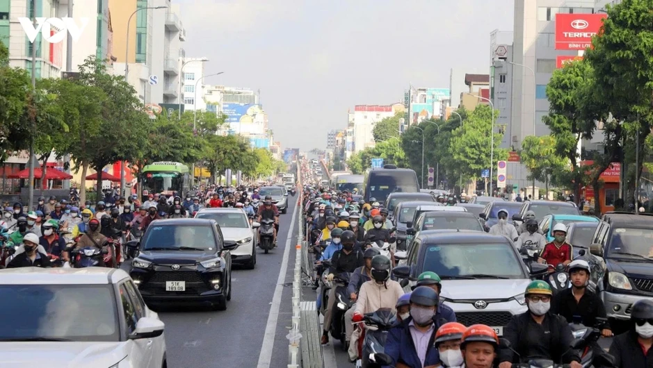 Phân luồng đảo chiều, cơ hội hạ nhiệt cho giao thông Hà Nội? Phân luồng đảo chiều, cơ hội hạ nhiệt cho giao thông Hà Nội?