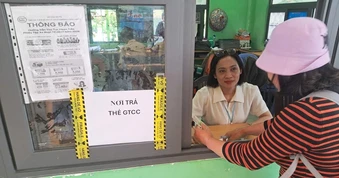 Phát 144 Thẻ Giao thông công cộng cho hành khách đi xe buýt miễn vé ở Thành phố Hồ Chí Minh