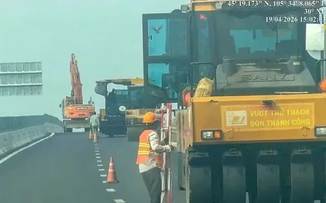 Phạt doanh nghiệp 25 triệu đồng do vi phạm thi công trên cao tốc Cần Thơ - Hậu Giang Phạt doanh nghiệp 25 triệu đồng do vi phạm thi công trên cao tốc Cần Thơ - Hậu Giang